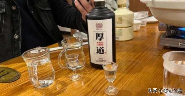 80后男子看到65岁父亲的“白酒单”，当场愣住，随后痛哭流涕