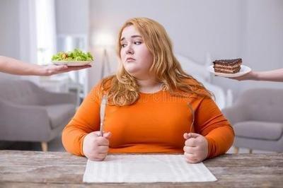 血糖偏高，饭后能“察觉”？提醒：若有这5种表现，及时查血糖