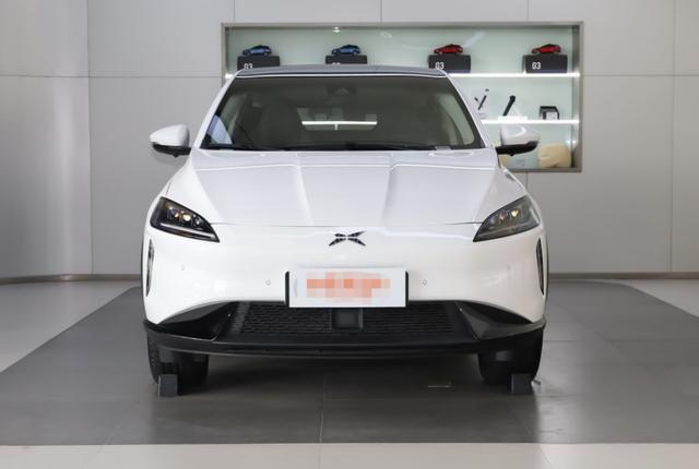 纯电车还得看国产，这两款电车造型简约又科幻，大屏幕才够爽