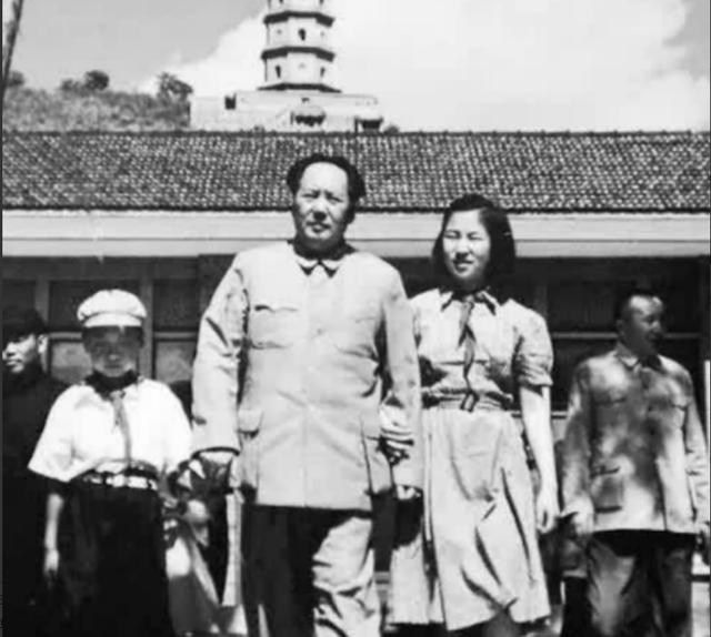 1972年李讷离婚，毛主席得知原因后落泪：讷娃的婚事太草率了