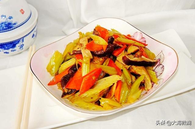 春分时节，建议老年人少吃补品，多吃“4种春菜”，平安幸福1整年