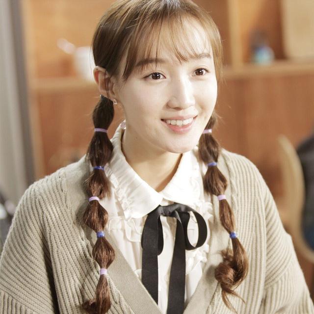 徐静的演员黄米依,这次在《亲爱的小孩》中,演了秦昊妻子的闺蜜雷雯