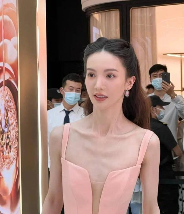 身高一米九的女明星(身高一米九的男明星)-天晟网