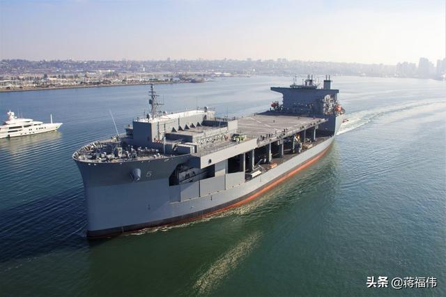 美海军9万吨远征基地舰首现南海