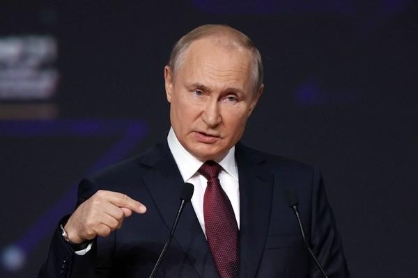 卡德罗夫现身基辅前线，释放不同寻常的信号，局势或将进入新阶段