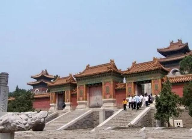 1983年12月，慈禧内棺清理小组成立，专家在棺材里发现了什么？