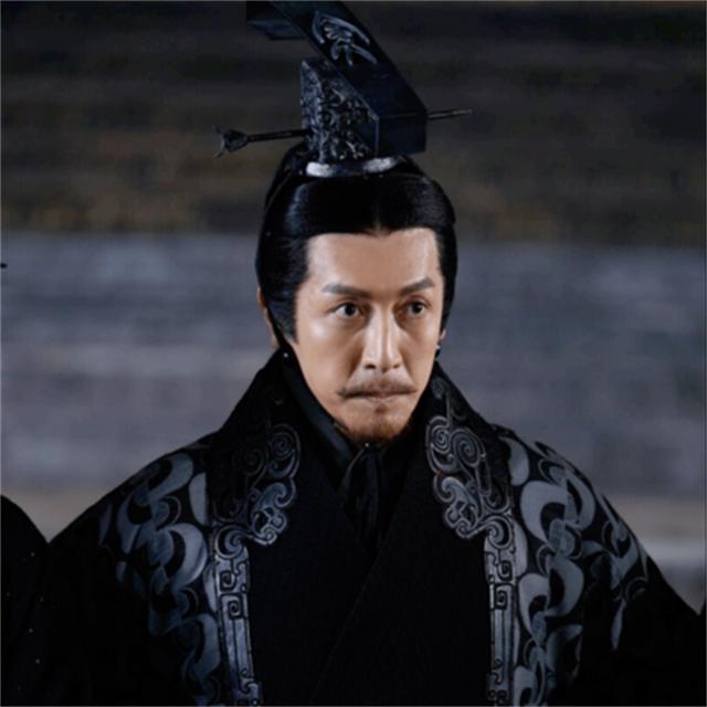 秦始皇为何把“寡人”改为“朕”？把字拆开，就明白了