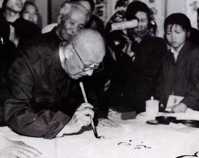 1972年袁世凯表侄向陈毅敬献一副挽联，毛主席看后：给他安排工作