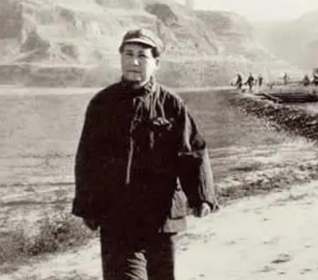 1945年，毛泽民女儿看望伯伯时提出一请求，毛主席：我支持