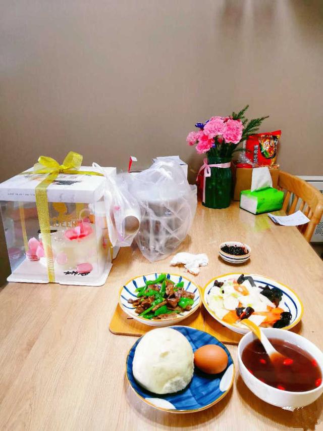 坐月子，就是要美美的，月子餐，就是要色香味俱全的