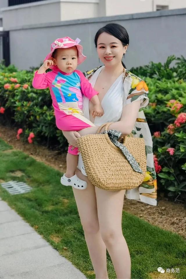 結婚四周年，我們帶女兒穿越回婚禮那一天…