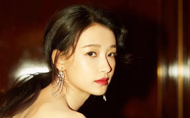 侯明昊95年的证据(侯明昊19岁时的模样)