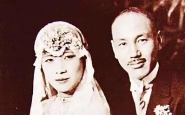 陈洁如嫁大19岁蒋中正，被骗连夜赴美，晚年写书揭露蒋宋联姻真相