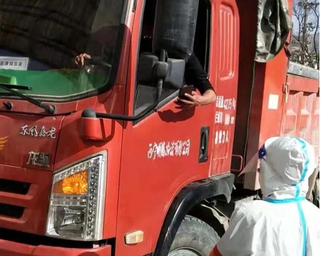 城东区：医保干部进社区 疫情防控践初心