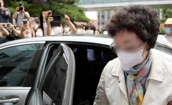 尹锡悦妻子：简历造假，被污蔑是“女招待”，曾允诺记者1亿酬劳