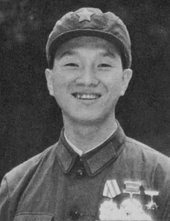 79年对越战争，入伍52天的新兵唐立忠荣获一等功，后来是何军衔？