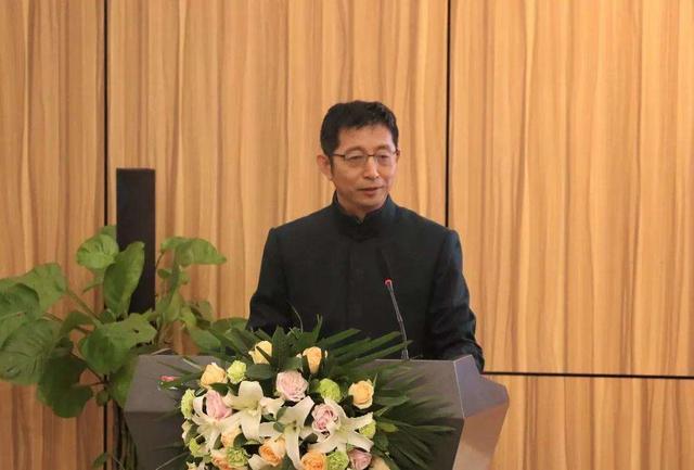 北大教授吴飞呼吁恢复土葬，火葬把人当垃圾处理，是对死者不尊重