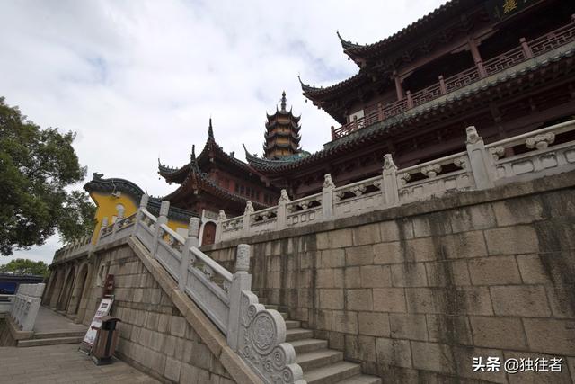 中国四大名寺之一，充满历史传说与神话故事的金山寺