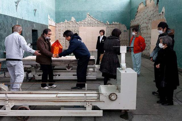 北大教授吴飞呼吁恢复土葬，火葬把人当垃圾处理，是对死者不尊重