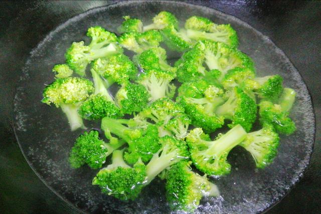 阳春三月，养肝“黄金期”，10食物要多吃，滋阴养肝，越吃越年轻