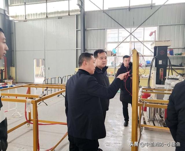 矿山设备小型破碎机视频