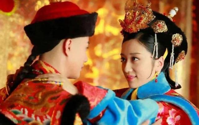 与康熙合葬的5个女人分别是谁？4个是皇后，还有1个是硬塞进去的