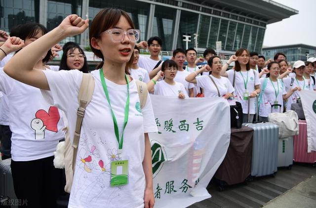 值此五一劳动节来临之际，向坚守在岗位上的劳动者致以崇高的敬意