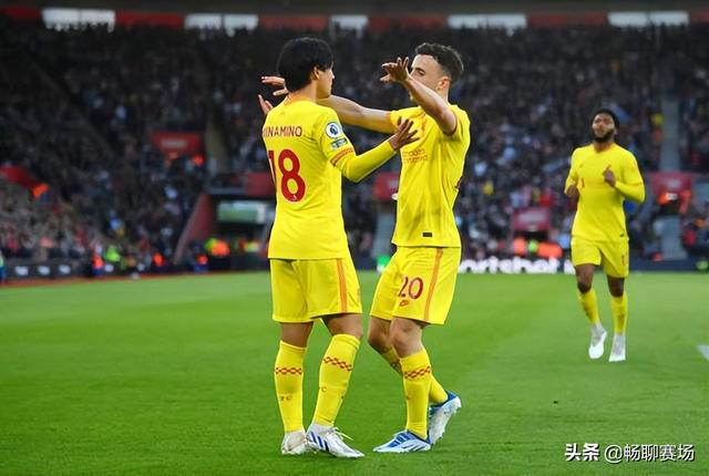 2-1逆转！利物浦感谢日本球星，498天完成复仇，英超冠军末轮诞生
