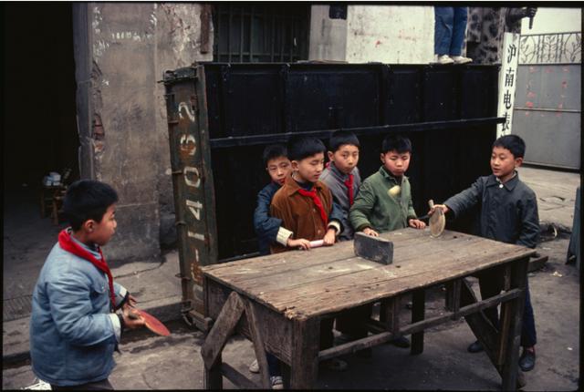 一组80年代儿童生活照，一晃就老了