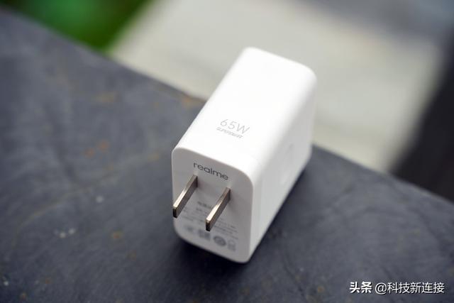 Realme真我Q5开箱评测：2022年入门级5G续航王手机