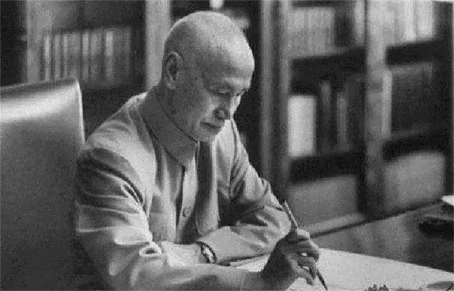 陈毅兄长是蒋介石的侍从官，蒋介石：劝你弟过来，让他当山东主席