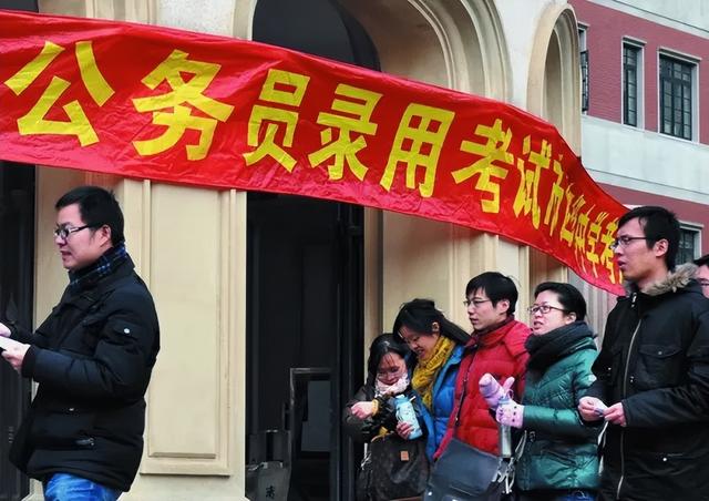 “考研”和“考公”同时上岸，应该怎么选择？过来人告诉你答案