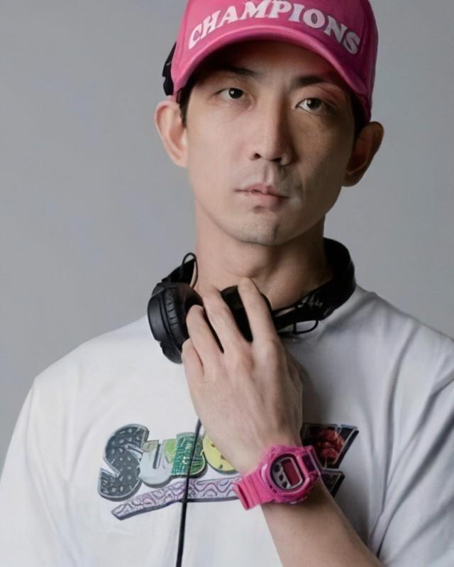 而在网络上,李灿烂的人气还是蛮高的,他也是如李灿森一样是一个时尚