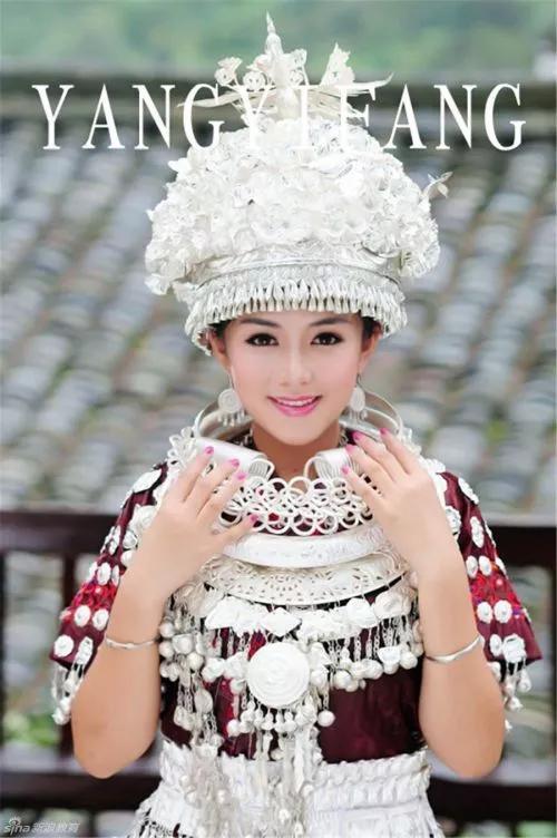 苗寨美女，穿著幾乎在苗區都消失的特色苗族服飾，美得讓人心醉