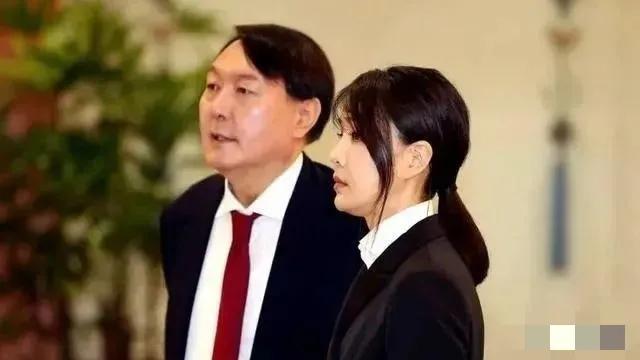 韩国新晋第一夫人终于“藏”不住了，她的故事远比你想象的要精彩