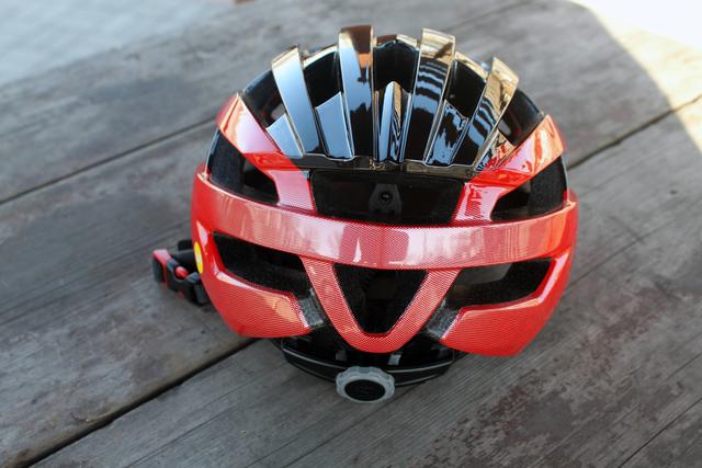 Helmetphone智能头盔：科技加持，安全骑行