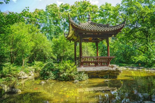 晴空万里 沐光而行