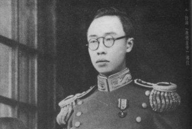 溥仪晚年住在什么地方，去世时家里还有多少钱？