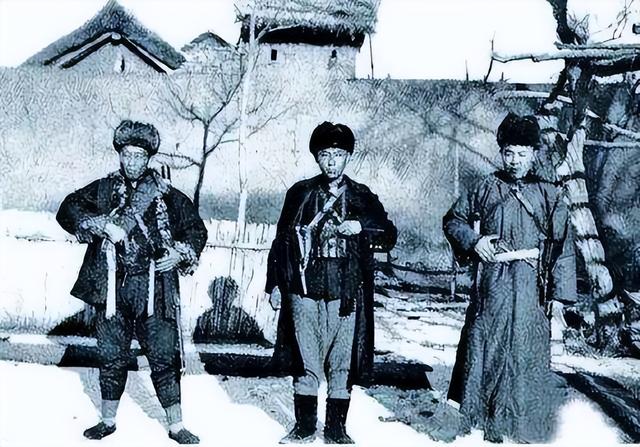 土匪邀请总指挥赴宴，饭后打麻将掷色子，刀斧手冲出总指挥被暗害