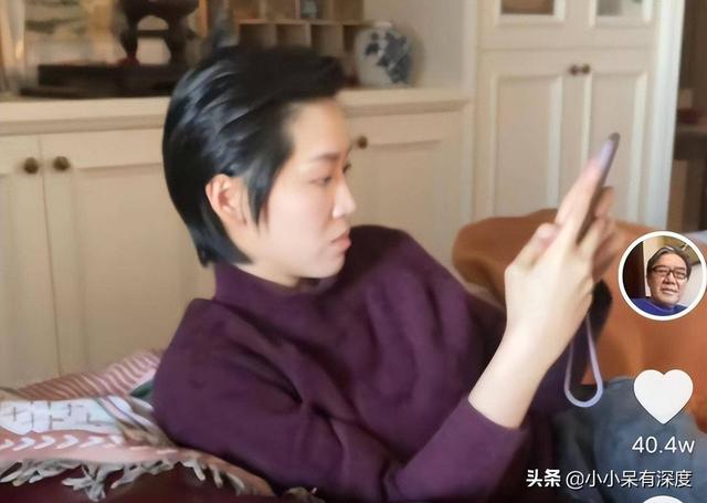 老戏骨李立群的隔离生活，与妻子照片，头发花白互相依偎恩爱十足