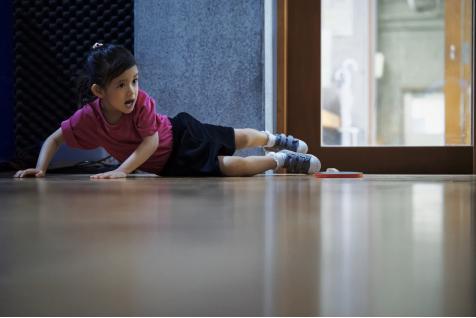 孩子摔倒了扶不扶？怎么扶？你的反应决定了孩子以后的性格