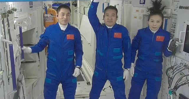 中国太空三人即将回家，回家前需要打包设备，神舟十四有外国人？
