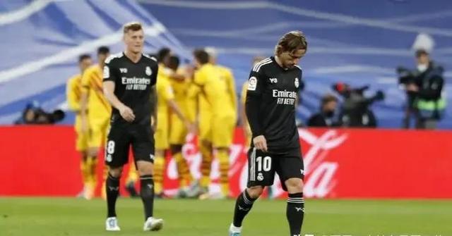 不蒸馒头争口气！四大皆空的巴萨4-0血洗皇马，一雪5连败之耻