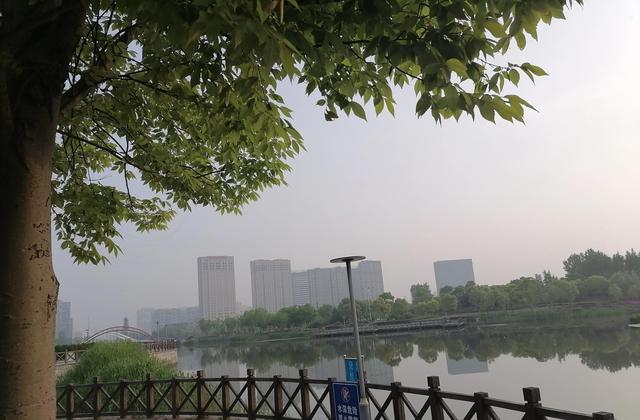 《龙游河畔》