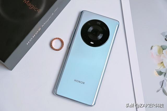 一位荣耀铁粉向我们讲述了他是如何被劝退的