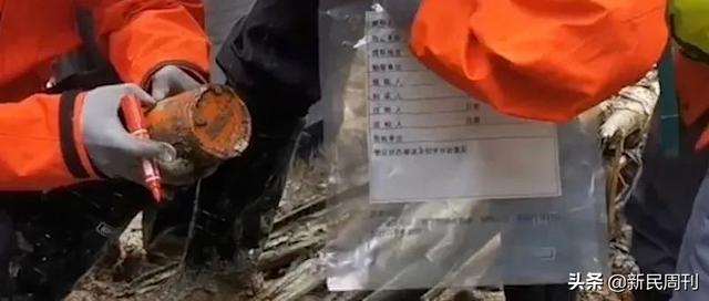 追踪东航坠机事故：第二个黑匣子暂未找到，黑匣子制造商发声，家属带走一罐现场泥土……