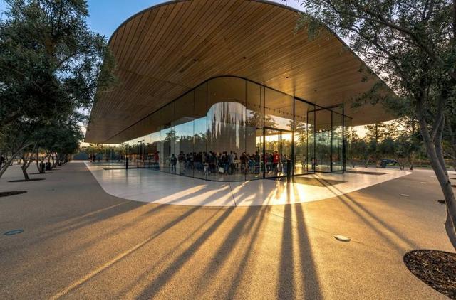 乔布斯遗作：耗资330亿建的苹果新总部！宛如宇宙飞船充满黑科技