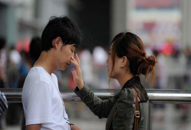 “14岁现象”愁坏家长，孩子叛逆的表象下，藏着什么秘密？