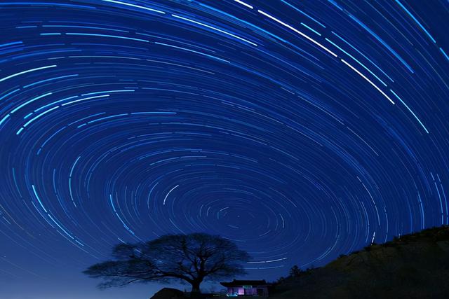 速度每秒600公里，地球正以超快速度在穿越宇宙，我们却感觉不到
