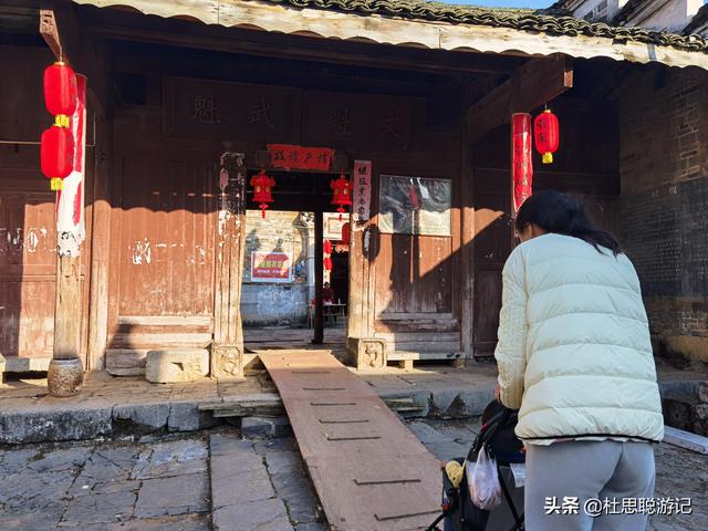 漢EV自駕廣西，爬山涉水到桂北地區，帶著家人遊覽秦家大院